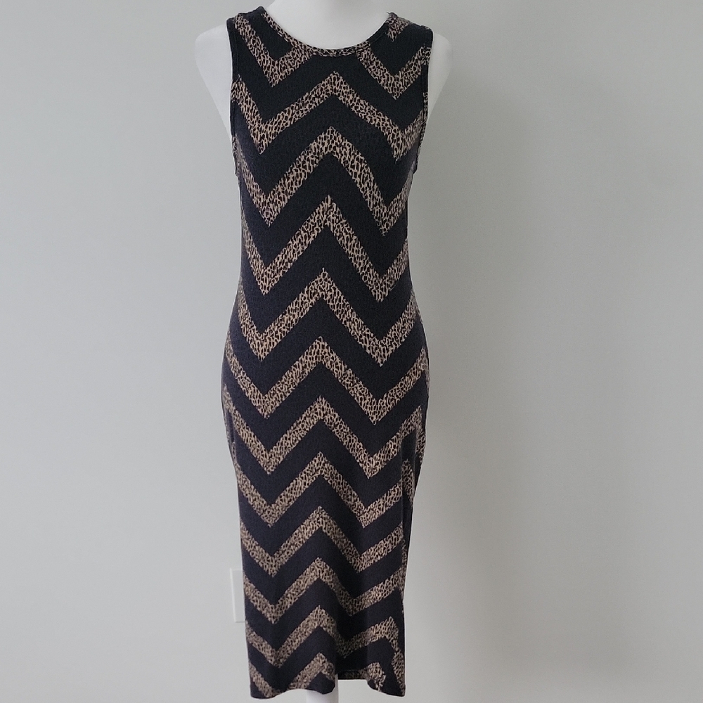 Women's Snap Black Tan Beige Chevron Pattern Sheath Sleeveless Midi Dress Size M